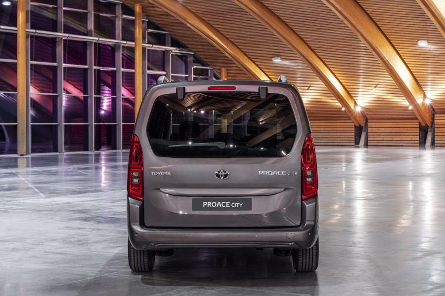  Toyota ProAce City Verso Long 2019 года  (EU) (фото 12 из 34)